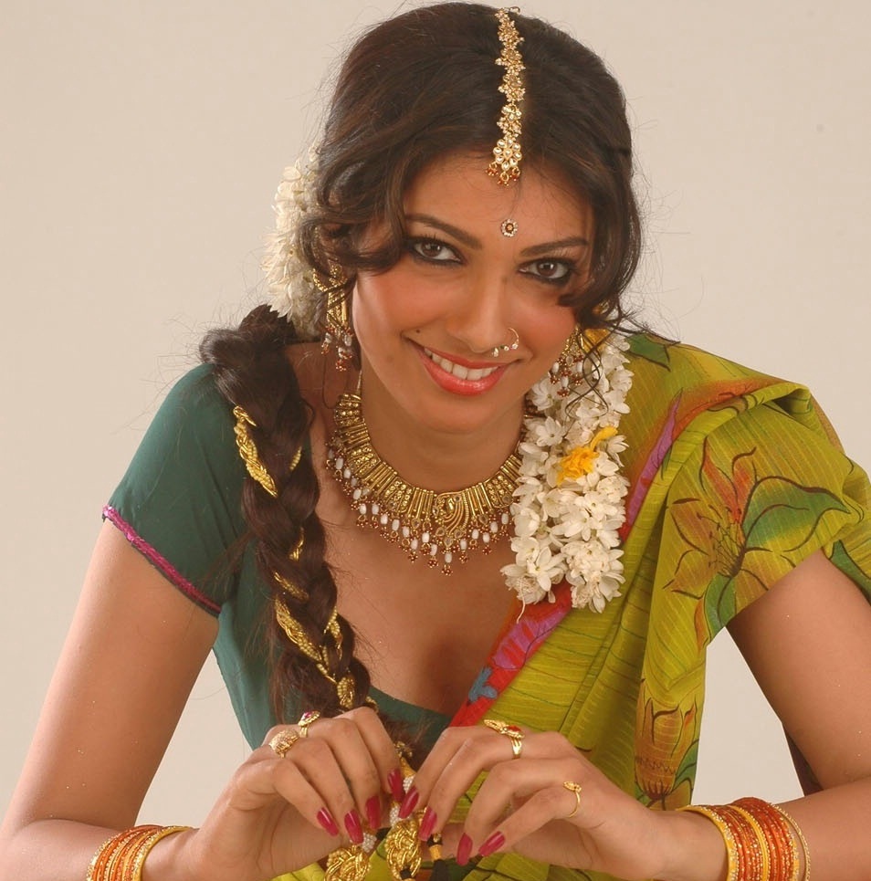 Yukta Mookhey HD Wallpaper Free Download